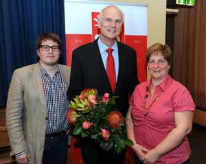 Moritz Gentsch(Kreisvorsitzender) und Marlen Pankonin(stlv. Kreisvorsitzende) gratulieren Lothar Binding zur Kandidatur